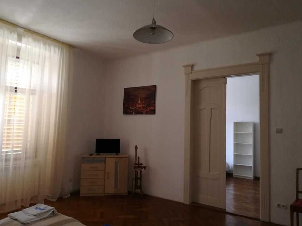 Ferdinand Apartments Medias Ngoại thất bức ảnh