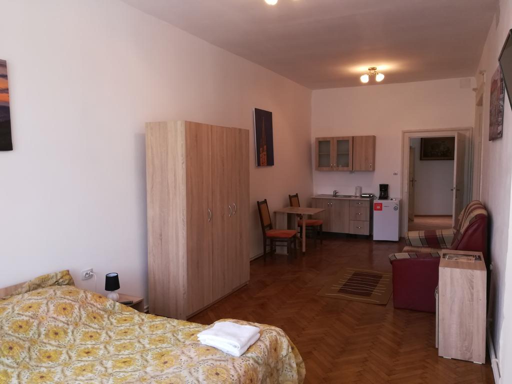 Ferdinand Apartments Medias Ngoại thất bức ảnh