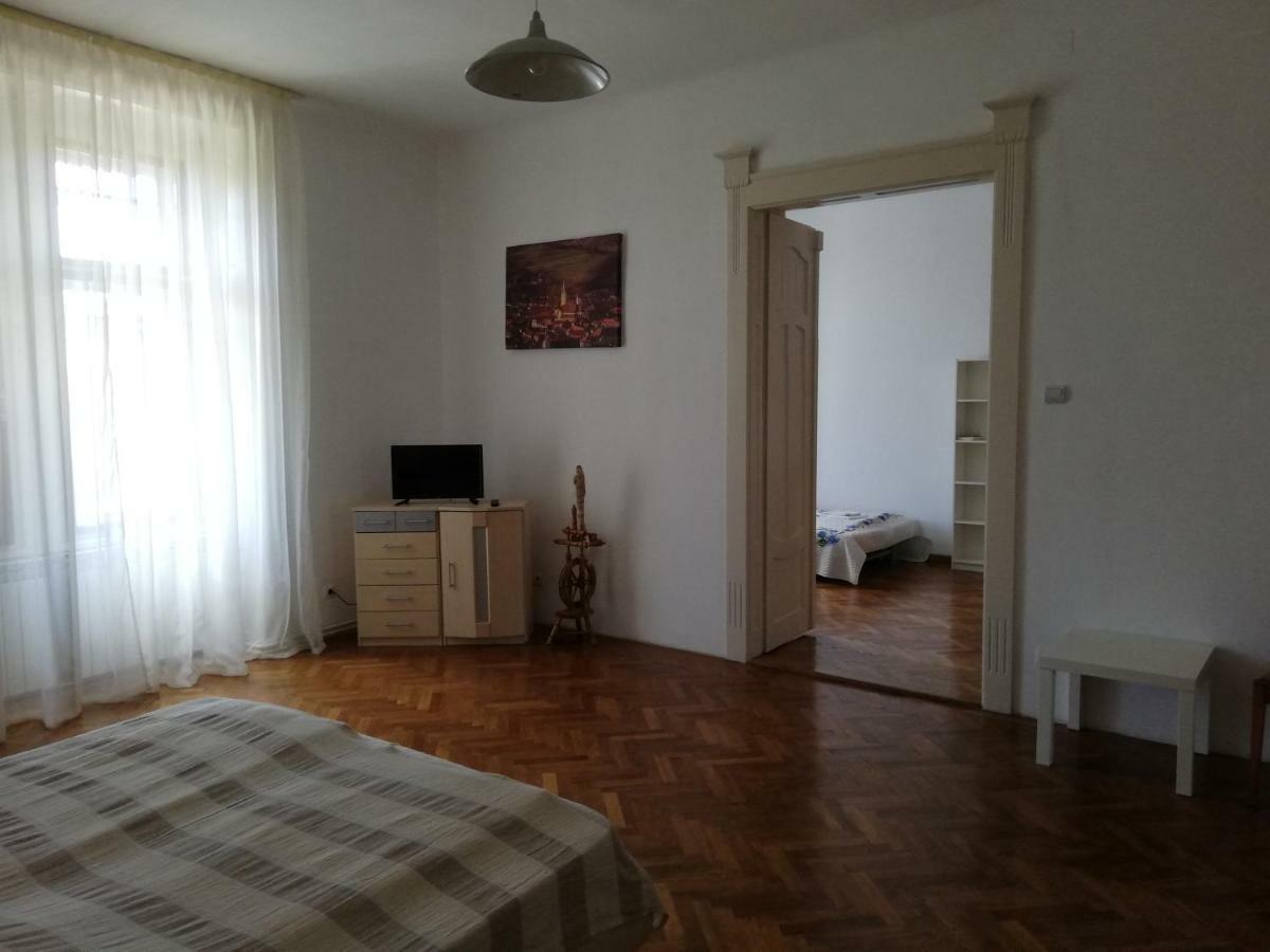 Ferdinand Apartments Medias Ngoại thất bức ảnh