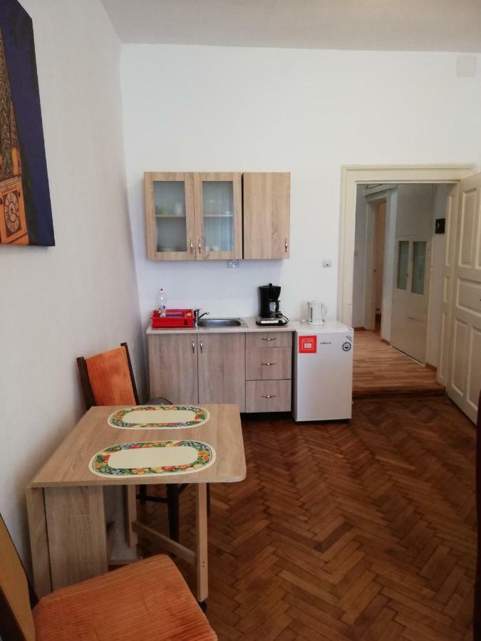 Ferdinand Apartments Medias Ngoại thất bức ảnh
