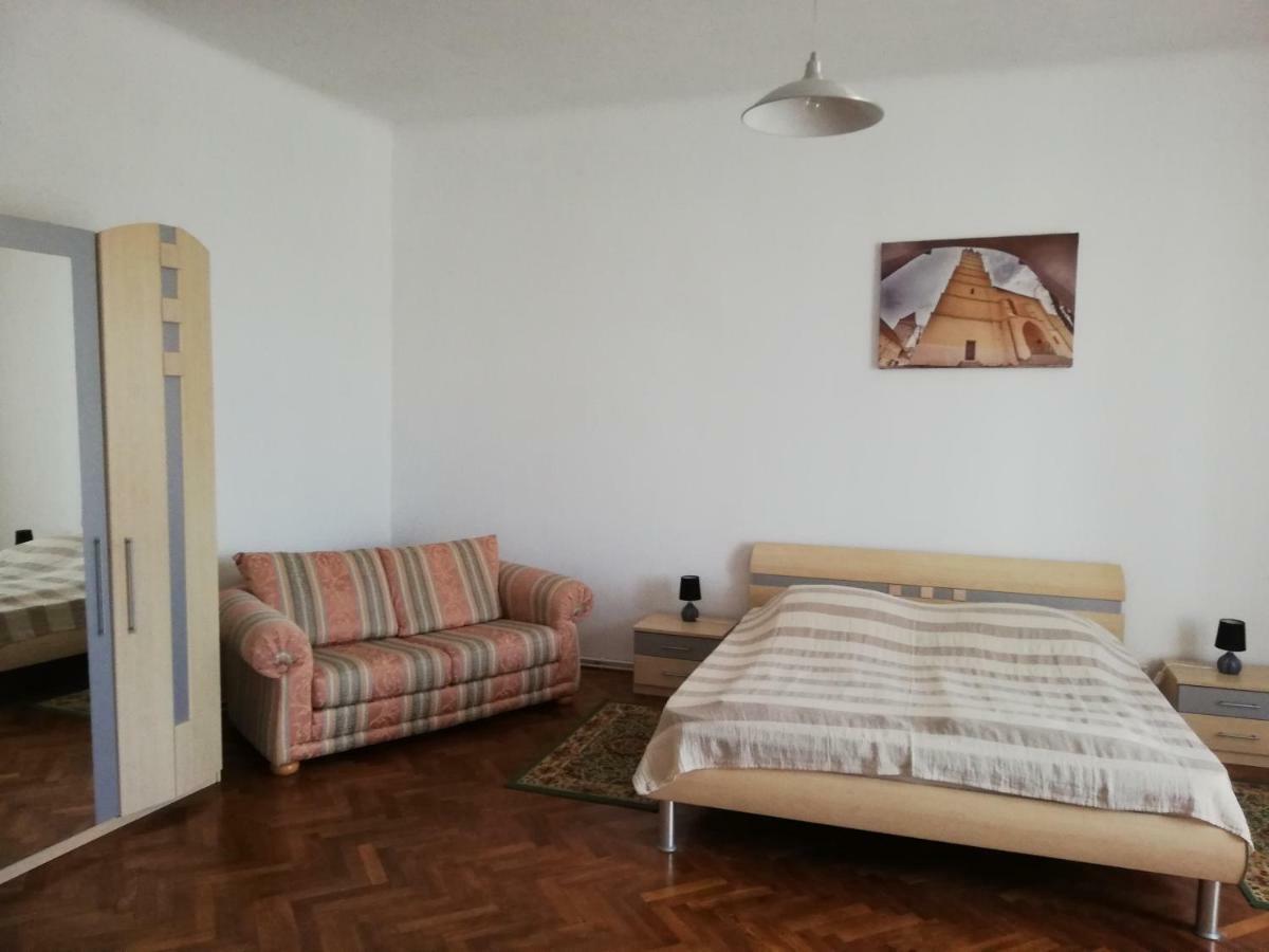 Ferdinand Apartments Medias Ngoại thất bức ảnh