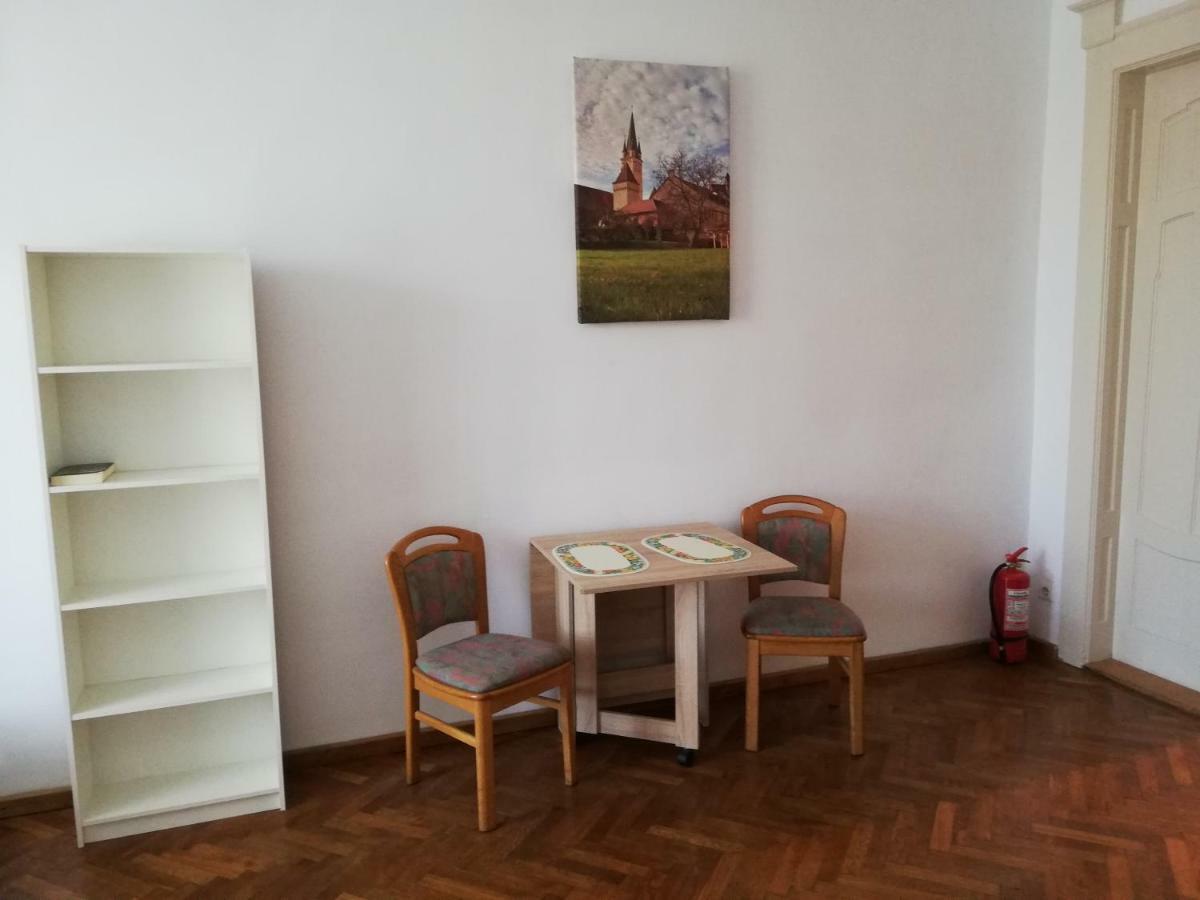 Ferdinand Apartments Medias Ngoại thất bức ảnh