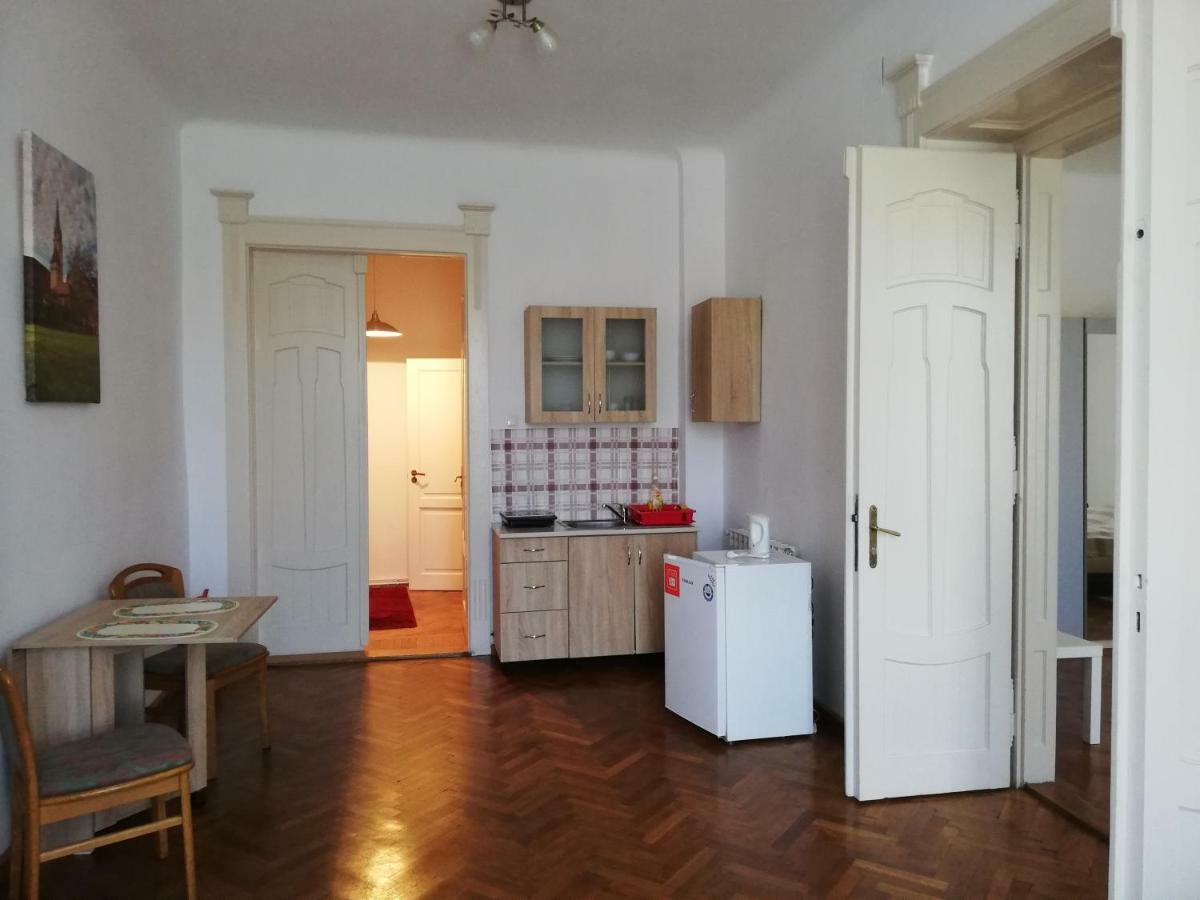 Ferdinand Apartments Medias Ngoại thất bức ảnh